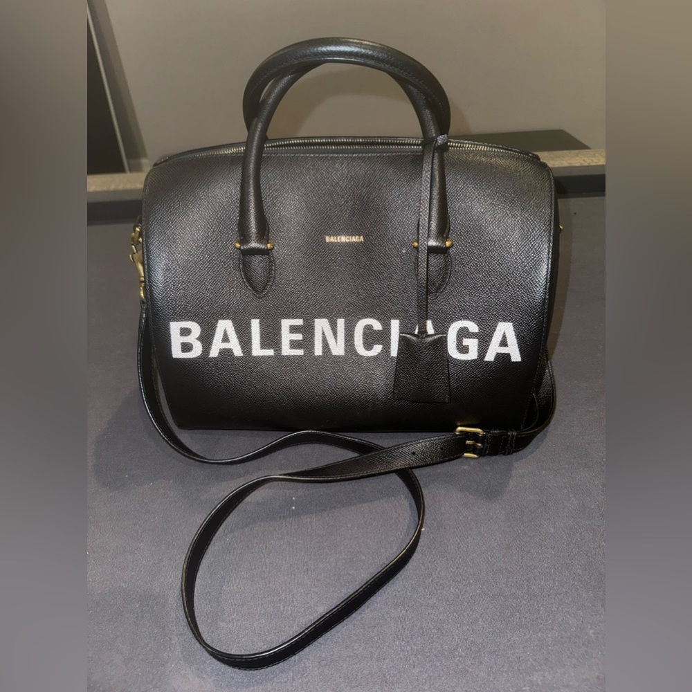 BALENCIAGA
Grained Calfskin Medium Ville Bowling Bag Black